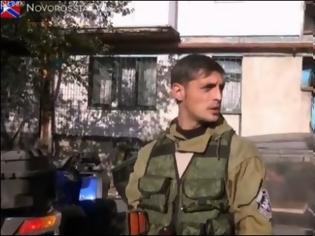 Φωτογραφία για ΒΙΝΤΕΟ-Στρατιώτης δίνει συνέντευξη ενώ δίπλα του σκάνε οβίδες