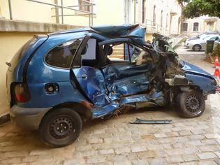 Φωτογραφία για Το αμάξι “τσαλακώθηκε” αλλά βγήκε ζωντανός – Συμβουλές ασφαλούς οδήγησης από την Τροχαία Ξάνθης [video + photos]