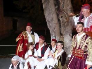 Φωτογραφία για Ιερέας στην Ηλεία: Δεν θα βαπτίσω το παιδί γιατί φοράτε Ελληνικές παραδοσιακές στολές!