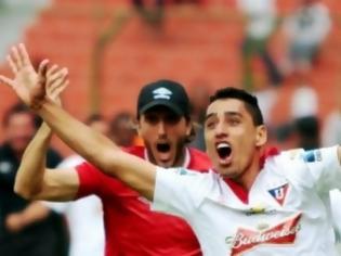 Φωτογραφία για Απίστευτο γκολ με σουτ πίσω από τη σέντρα!