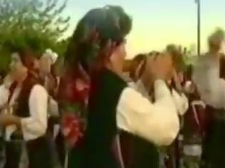 Φωτογραφία για Χωριό χορεύει Tranquila και τα δίνει όλα! [video]