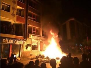 Φωτογραφία για Οι Γκρίζοι Λύκοι έβαλαν φωτιά στα γραφεία κουρδικού κόμματος