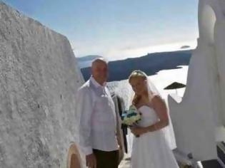 Φωτογραφία για Σε άλλο επίπεδο οι γάμοι στη Σαντορίνη - Πας στην εκκλησία και κάνουν παρκούρ πάνω από το κεφάλι σου... [photos]