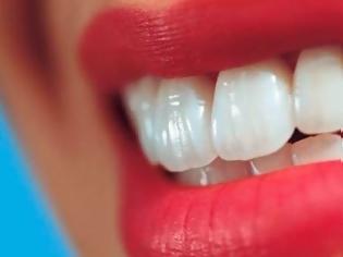 Φωτογραφία για Μυστικά για λευκά δόντια που δε φαντάζεσαι!