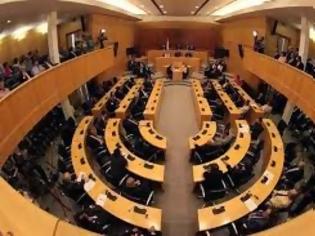Φωτογραφία για Κύπρος: Δεν τα βάζει κάτω η Βουλή για τις διπλές συντάξεις