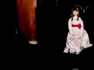 Φωτογραφία για Μια κακόγουστη εφιαλτική φάρσα: Η σατανική κούκλα που έχει κάνει το Διαδίκτυο να παγώσει