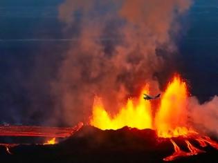 Φωτογραφία για Συναρπαστική πτήση πάνω από ενεργό ηφαίστειο στην Ισλανδία! [video]