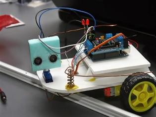 Φωτογραφία για Ένας Ελληνας 13χρονος έφτιαξε ρομπότ-αυτοκίνητο με 50 ευρώ