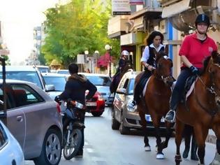 Φωτογραφία για Οι αμαζόνες του Αργους -Βγήκαν στους δρόμους της πόλης καβάλα στο άλογο! [photos]