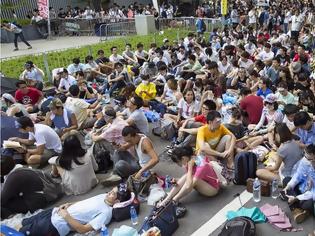 Φωτογραφία για «Δεν παραιτούμαι» διαμυνήει ο κυβερνήτης του Χονγκ Κονγκ