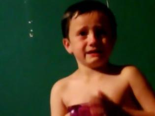 Φωτογραφία για Δείτε τον κουλό λόγο που ένας 6χρονος ξεσπά σε κλάματα...[video]