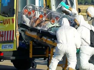 Φωτογραφία για Έμπολα: Η προστατευτική στολή δεν προστάτευσε τον νοσηλευτή