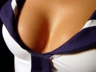 Φωτογραφία για Πάτρα: Αυξάνονται τα κορίτσια που δείχνουν το στήθος τους στα φανάρια!