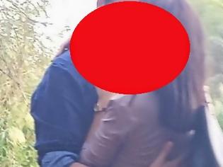 Φωτογραφία για Ποιους πασίγνωστους ηθοποιούς έπιασε ο φακός να φιλιούνται σε πάρκο της Λευκωσίας και γιατί; [photos]