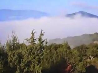 Φωτογραφία για “Πνίγηκε” στην ομίχλη η ορεινή Σταυρούπολη Ξάνθης - Άναψαν σόμπες και τζάκια! [video]