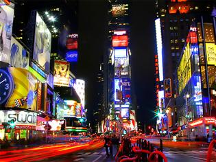Φωτογραφία για ΤΡΟΜΕΡΟ: 400 φωτογραφίες από την Times Square σε μία εικόνα! [photo]