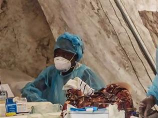 Φωτογραφία για Λιβερία: Με απόλυση απειλούν γιατρούς και νοσηλευτές που απεργούν εν μέσω Έμπολα