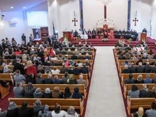Φωτογραφία για ΣΥΓΚΛΟΝΙΣΤΙΚΟ ΘΑΥΜΑ σε Εκκλησία της Μελβούρνης: Εμφανίστηκε ο Εσταυρωμένος...Δείτε την φωτογραφία! [photo]