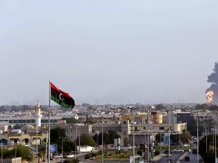 Φωτογραφία για Λιβύη: Το κοινοβούλιο συμμαχεί με πρώην στρατηγό του Καντάφι κατά των ισλαμιστών