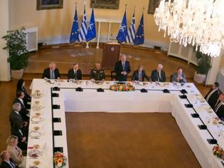 Φωτογραφία για Αποχαιρετιστήριο γεύμα από τον ΥΕΘΑ Δημήτρη Αβραμόπουλο σε πρέσβεις Ε.Ε. - ΝΑΤΟ στην Αθήνα
