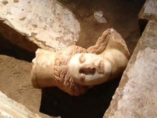 Φωτογραφία για Βρέθηκε το κεφάλι της σφίγγας στην Αμφίπολη