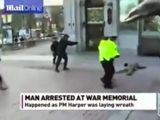 Φωτογραφία για Χολιγουντιανή περιπέτεια θύμισε το σκηνικό στο Καναδά, όταν ένας άντρας κινήθηκε κατά του πρωθυπουργού [video]