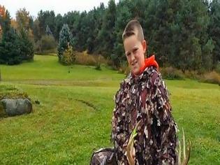Φωτογραφία για ΑΙΣΧΟΣ: Δείτε τι σπάνιο ζώο σκότωσε αυτός ο 11χρονος - Και τα τέρατα που έχει για γονείς ποζάρουν δίπλα του [photos]