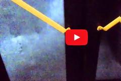 Δείτε βίντεο μέσα από ΜΜΜ στο Πειραιά - Ο οδηγός φοβόταν να ανοίξει τις πόρτες [video]