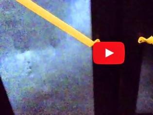 Φωτογραφία για Δείτε βίντεο μέσα από ΜΜΜ στο Πειραιά - Ο οδηγός φοβόταν να ανοίξει τις πόρτες [video]