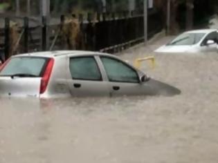 Φωτογραφία για Καταγραφή των ζημιών από τις πλημμύρες - Σχεδόν 300 αυτοκίνητα παρασύρθηκαν από τα νερά