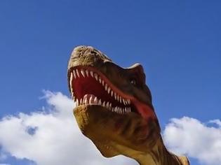 Φωτογραφία για Δεινόσαυρος έκανε την εμφάνιση του σε...πάρκο στο Ηράκλειο - Ένα ταξίδι στον κόσμο του Dinosauria [video + photos]