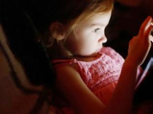 Φωτογραφία για Γιατί δεν πρέπει να δίνουμε tablet στα νήπια: Τι κινδύνους εγκυμονεί η χρήση από μικρή ηλικία