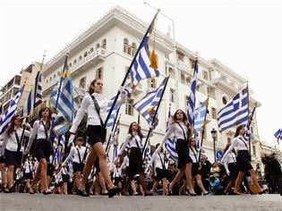 Φωτογραφία για Ολοκληρώθηκε η μαθητική παρέλαση στη Θεσσαλονίκη: Το μίνι είχε και πάλι την τιμητική του...[photo]