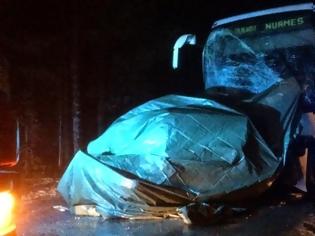 Φωτογραφία για Τραγωδία στη Φινλανδία: Μητέρα σκοτώθηκε με τα τρία παιδιά της, καθώς έριξε το αμάξι της στο λεωφορείο που επέβαινε ο πατέρας