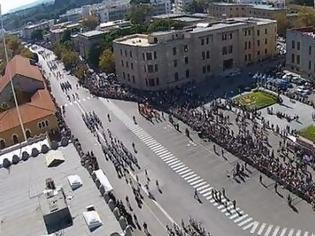 Φωτογραφία για Εντυπωσιακό βίντεο: Δείτε την παρέλαση της 28ης Οκτωβρίου απο ψηλά