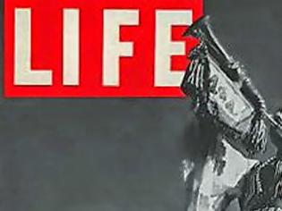 Φωτογραφία για Οταν το 1940 το αμερικανικό περιοδικό Life έβαλε τον τσολιά στο εξώφυλλό του ως σύμβολο γενναιότητας