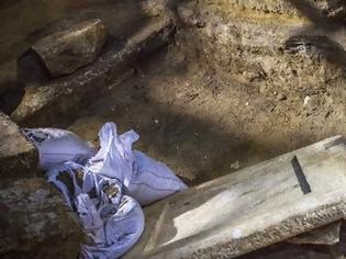 Φωτογραφία για Τάφος Αμφίπολης: Βρέθηκε τεράστιος υπόγειος θάλαμος κάτω από το δάπεδο του τρίτου θαλάμου