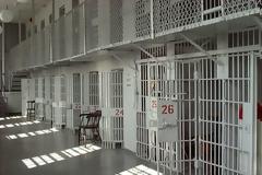 ΣΟΚ: Μαχαίρια, σουβλιά και σφεντόνα βρέθηκαν στις φύλακες Μαλανδρίνου
