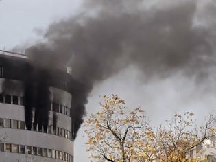 Φωτογραφία για Πανικός από πυρκαγιά στο κρατικό ραδιόφωνο της Γαλλίας - Δείτε βίντεο και φωτογραφίες
