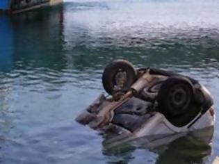 Φωτογραφία για Μεθυσμένος οδηγός βούτηξε με το αυτοκίνητο του στη θάλασσα των Καμμένων Βούρλων [photos]