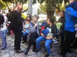 Φωτογραφία για Αγρίνιο: Εντυπωσιακή η συμμετοχή στον δημόσιο θηλασμό [video + photo]