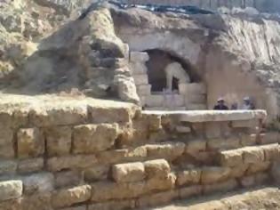 Φωτογραφία για Τα οκτώ άλυτα μυστήρια λίγο πριν το τέλος της ανασκαφής  στον Τύμβο της Αμφίπολης