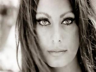 Φωτογραφία για Παραμένει ΓΥΝΑΙΚΑΡΑ η Sophia Loren - Δείτε την ντυμένη στα κόκκινα [photos]