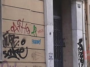 Φωτογραφία για Σοκ στα Εξάρχεια από την επίθεση σε αρχιτέκτονα έξω από το γραφείο του