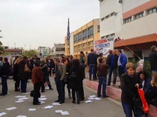 Φωτογραφία για Εκπαιδευτικός - εκπρόσωπος της Χ.Α. κατέληξε στο νοσοκομείο μετά το άγριο ξύλο που έπαιξε με μέλη του ΑΝΤΑΡΣΥΑ [photos + video]