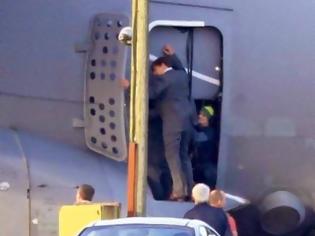 Φωτογραφία για Ο Tom Cruise αψηφά το θάνατο για τη νέα του ταινία - Κρεμάστηκε σε ένα Airbus το οποίο πετούσε στα 5.000 πόδια [video + photos]