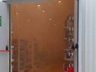Φωτογραφία για Χαμός σε μεγάλο πολυκατάστημα ηλεκτρικών ειδών στα Γιάννενα - Έβγαιναν καπνοί και οι πελάτες έφυγαν τρέχοντας [photos]