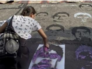 Φωτογραφία για Θρήνος στο Μεξικό: Βρέθηκαν καμμένες οι σοροί των 43 φοιτητών που είχαν εξαφανιστεί...[video]