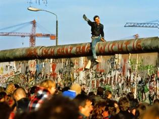 Φωτογραφία για Η πτώση του Τείχους του Βερολίνου στο Google Doodle
