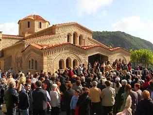 Φωτογραφία για Άρχοντες και πλήθος λαού τίμησαν τον Άγιο Νεκτάριο στο Τρίκορφο Φωκίδος